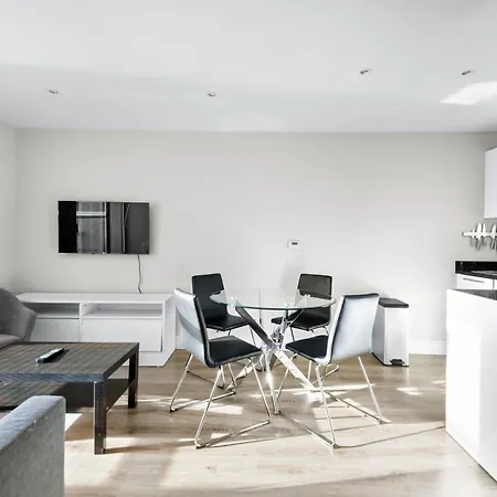 Londwell, Canary Wharf Skyline Balcony Apartment London