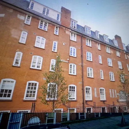 Burkes Retreat In Center London
