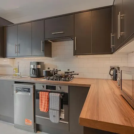 Putney Haven 3bd 2 Bath Sleeps 8 London