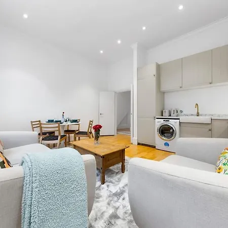 Modern Spacious 2 Bedroom Flat In 公寓 *