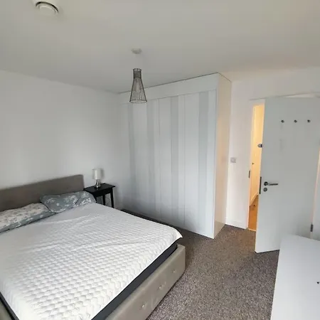 Amazing 2 Bedroom Flat In E20