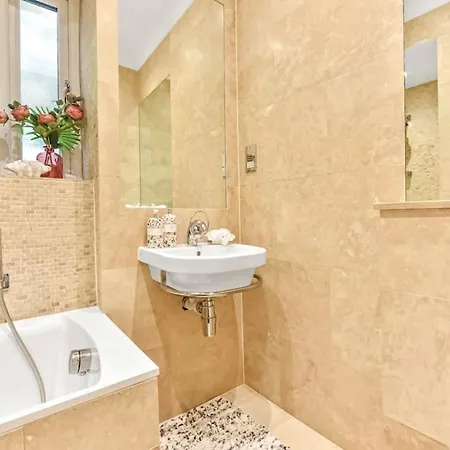 The Holland House Holiday home London