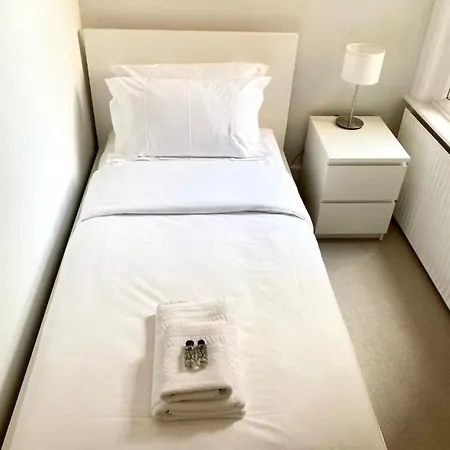 Splendid 2br Wprivate Gdn, Fulham