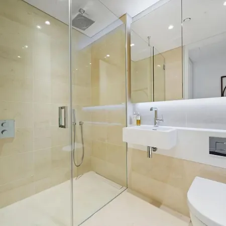 Confortable Stephanie 3 Bedrooms Waterloo Station Apartment London