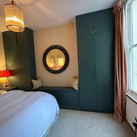 Homely Flat, Near Notting Hill *