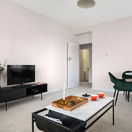 Dolphin House Serviced 4* Londen