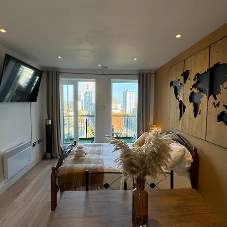 Cozy Flat With Balcony * London