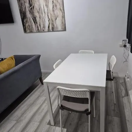 Apartment Newly Fitted 2 Bedroom Battersea Flat *