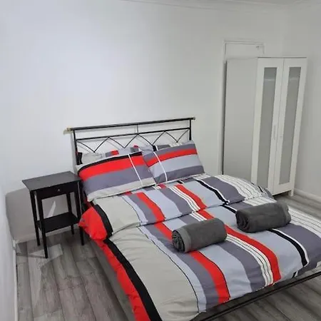 Newly Fitted 2 Bedroom Battersea Flat * London