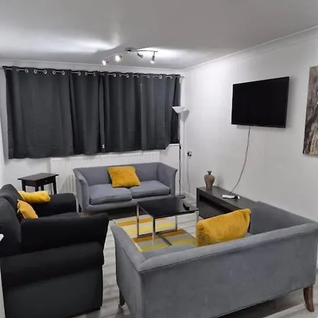 Newly Fitted 2 Bedroom Battersea Flat Apartment