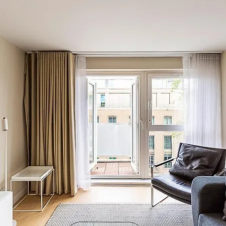 Sunny Belgravia With A Balcony Appartamento *