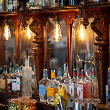 Publove @ The White Ferry, Victoria Hostel London