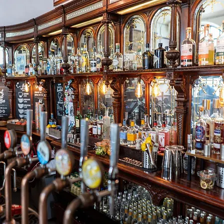 Publove @ The White Ferry, Victoria Hostel London