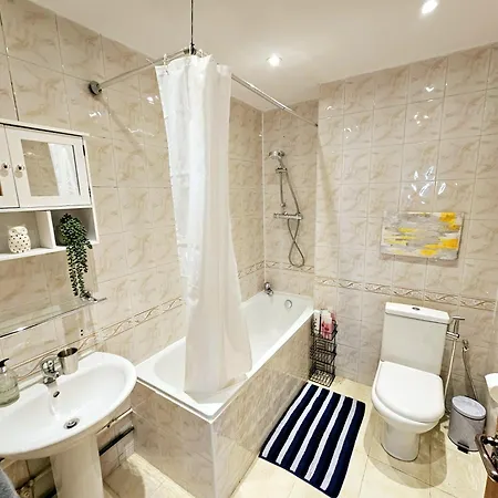 Bright & Spacious In Building With Lift, Right Next To Bayswater Station - Walk To Kensington Palace, Hyde Park, Little Venice & Notting Hill شقة *