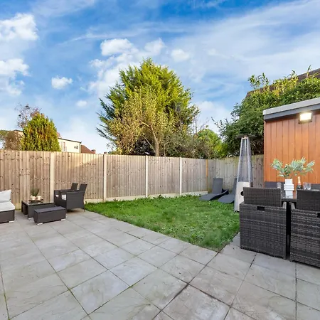 Apartment Modern 4br House, Brentford,pvt Garden,parking