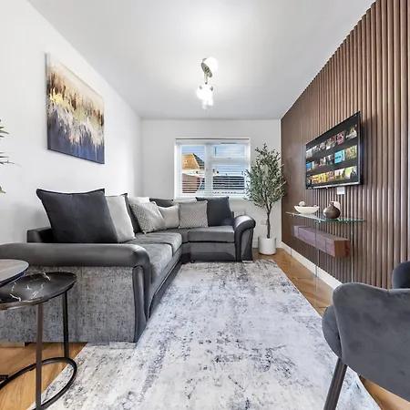 Apartment Modern 4br House, Brentford,pvt Garden,parking *