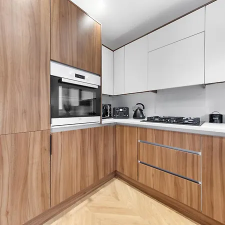 Modern 4br House, Brentford,pvt Garden,parking *