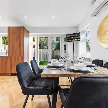 Modern 4br House, Brentford,pvt Garden,parking *