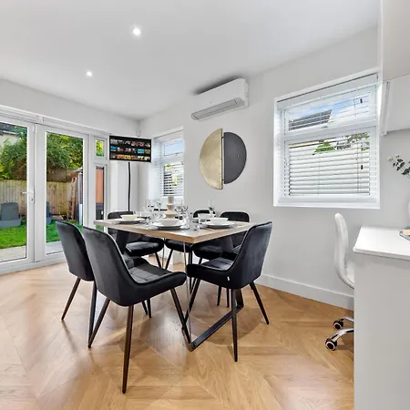 Modern 4br House, Brentford,pvt Garden,parking Apartment *