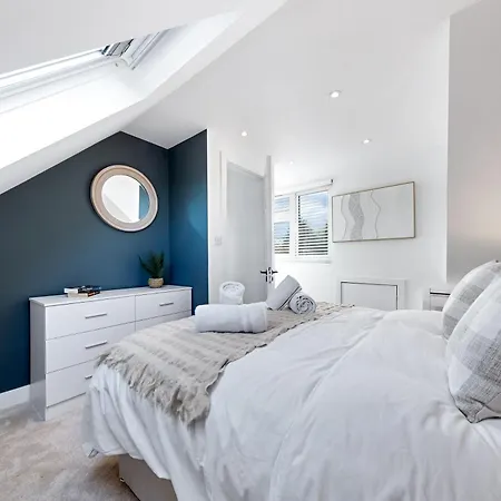 Apartment Modern 4br House, Brentford,pvt Garden,parking