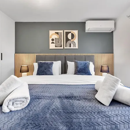 Apartment Modern 4br House, Brentford,pvt Garden,parking