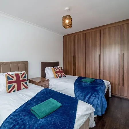 Gorgeous House, 5 Beds, Amazing Transport Links