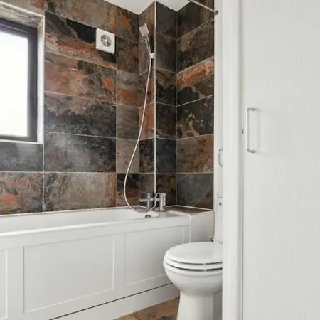 Gorgeous House, 5 Beds, Amazing Transport Links * London