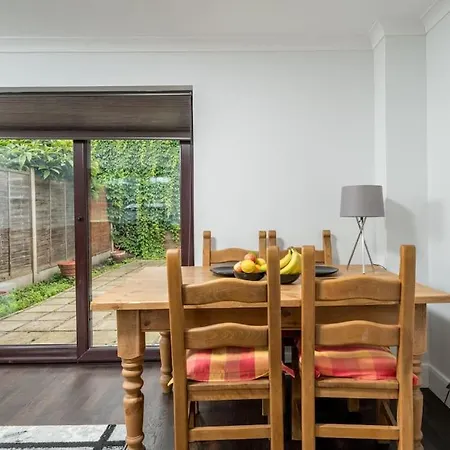 Gorgeous House, 5 Beds, Amazing Transport Links