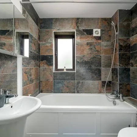 Apartment Gorgeous House, 5 Beds, Amazing Transport Links London