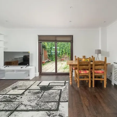 Gorgeous House, 5 Beds, Amazing Transport Links London