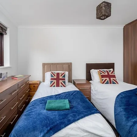 Gorgeous House, 5 Beds, Amazing Transport Links Apartment London