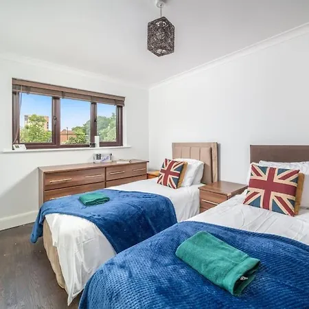 Gorgeous House, 5 Beds, Amazing Transport Links London