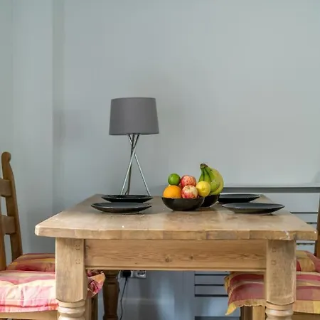 Gorgeous House, 5 Beds, Amazing Transport Links Apartment *