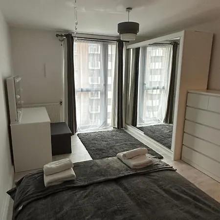 Flat In - Excel,o2,city Airport Apartment London