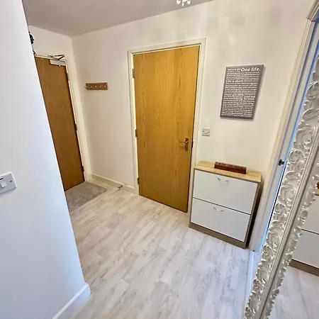 Flat In - Excel,o2,city Airport Apartment