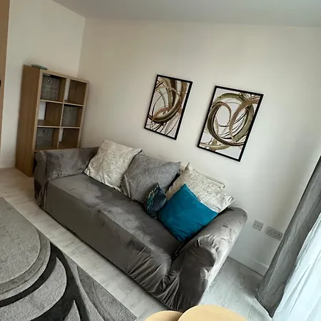 Apartment Flat In - Excel,o2,city Airport *