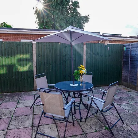 59a Comfortable 3 Bedroom Home, Sleeps 6 By Easy 2 Manage Holiday home *