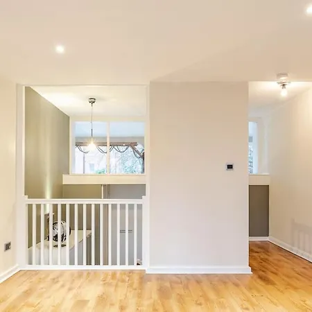 3 Bedroom Maisonette In Belsize Park, Hampstead With Private Entrance Apartment