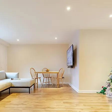 Apartment 3 Bedroom Maisonette In Belsize Park, Hampstead With Private Entrance