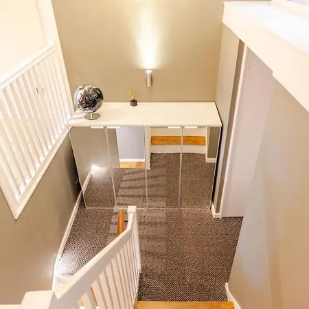 Apartment 3 Bedroom Maisonette In Belsize Park, Hampstead With Private Entrance *