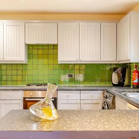 3 Bedroom Maisonette In Belsize Park, Hampstead With Private Entrance