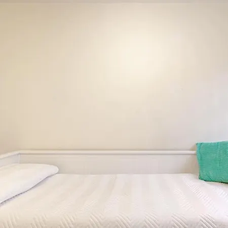 Apartment 3 Bedroom Maisonette In Belsize Park, Hampstead With Private Entrance *