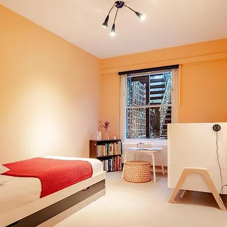 3 Bedroom Maisonette In Belsize Park, Hampstead With Private Entrance * London