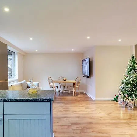 3 Bedroom Maisonette In Belsize Park, Hampstead With Private Entrance *