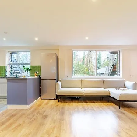 Apartment 3 Bedroom Maisonette In Belsize Park, Hampstead With Private Entrance London