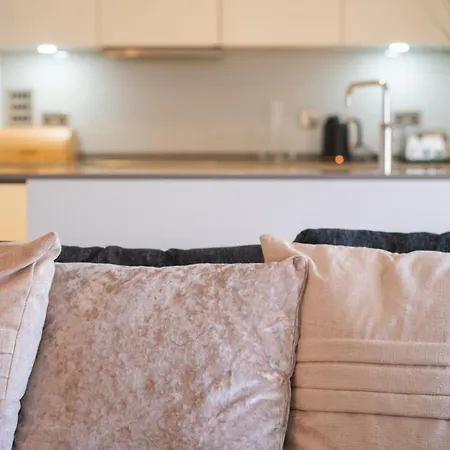 High Steet Kensington Penthouse * London
