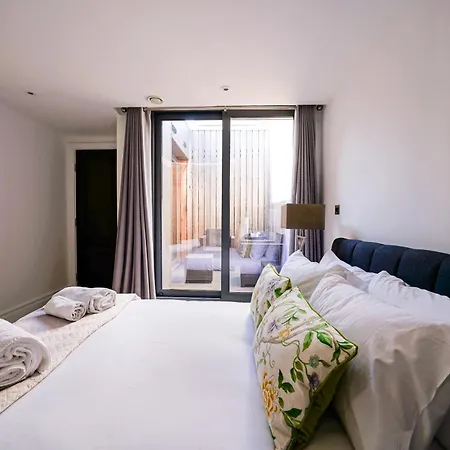High Steet Kensington Penthouse Apartment London