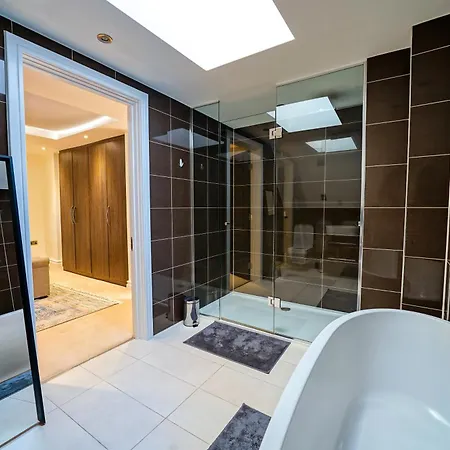 High Steet Kensington Penthouse Apartment *