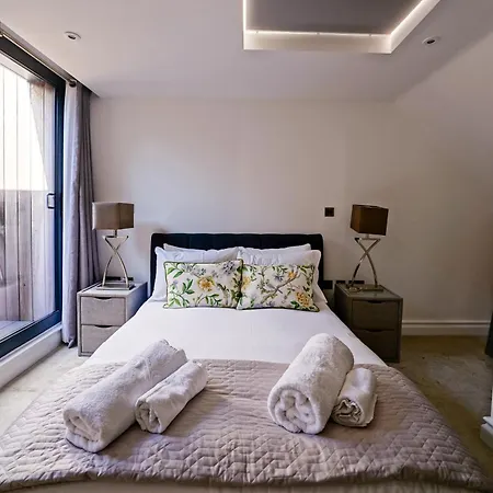 High Steet Kensington Penthouse Apartment *