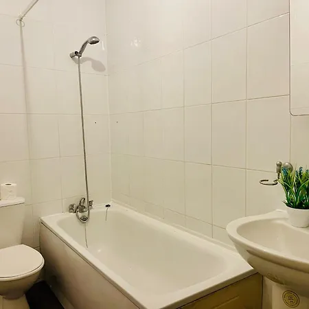 Guest house Ensuite Family In Stratford *
